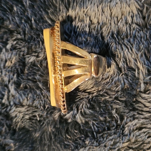 Ring - Picture 2 of 3